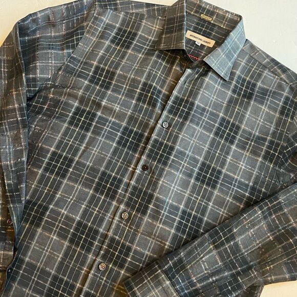 International Laundry Plaid Button Down Shirt Sz Medium Gray Non-Iron Relaxed - Picture 2 of 10